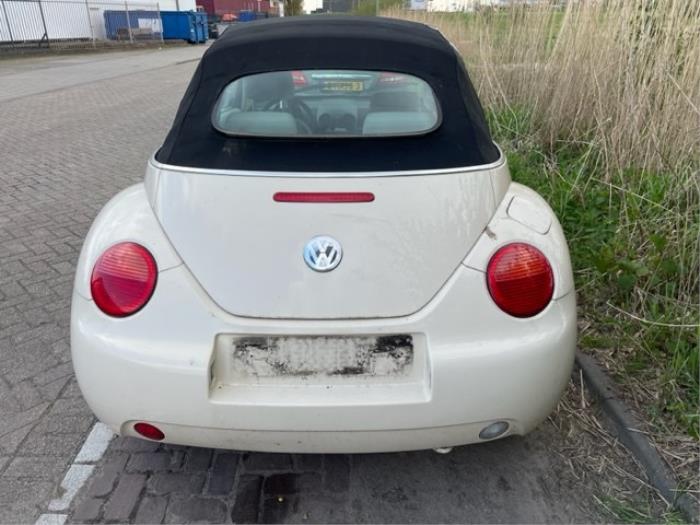 Volkswagen New Beetle 1.6 Samochód złomowany (2003, Bez)