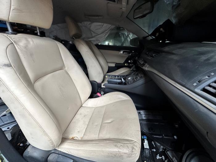 Lexus CT 200h 1.8 16V Samochód złomowany (2011)