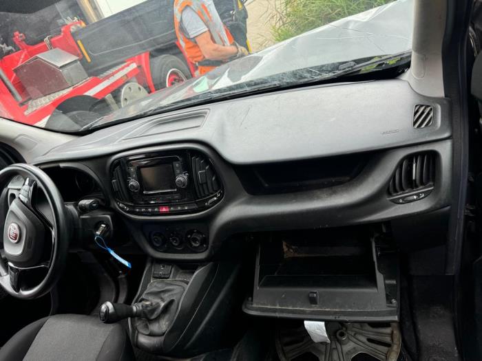 Fiat Doblo Cargo 1.3 MJ 16V DPF Euro 5 Skrotfordon (2015, NIET VAN TOEPASSING)