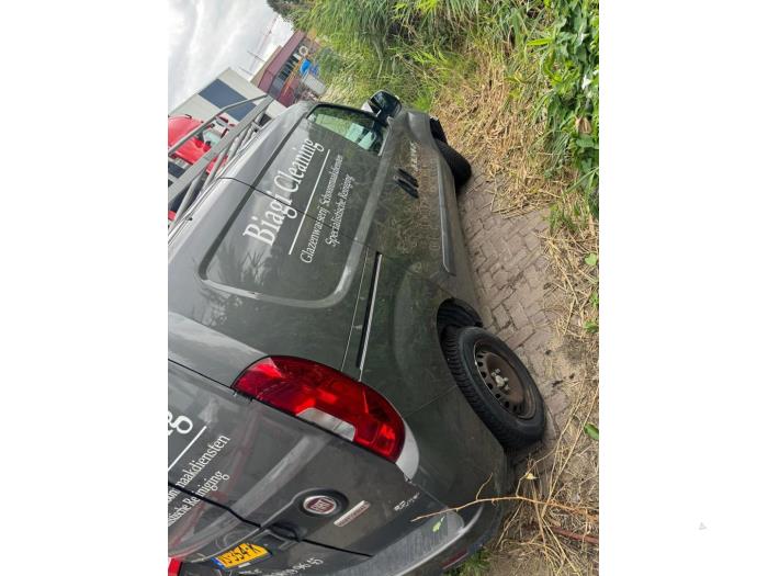 Fiat Doblo Cargo 1.3 MJ 16V DPF Euro 5 Skrotfordon (2015, NIET VAN TOEPASSING)