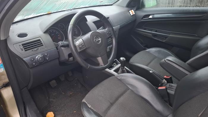 Opel Astra H 1.6 16V Twinport Sloopvoertuig (2004, Geel)