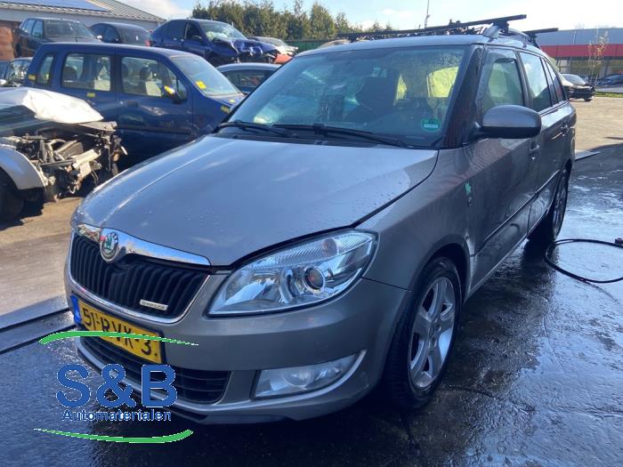 Skoda Fabia Sloopvoertuig (2011, Beige)