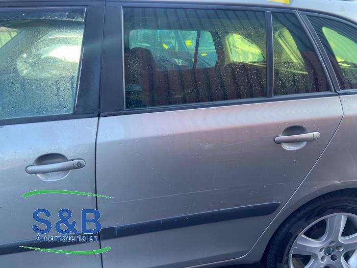 Skoda Fabia Sloopvoertuig (2011, Beige)