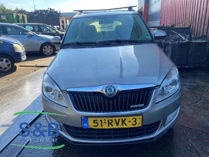 Skoda Fabia Sloopvoertuig (2011, Beige)