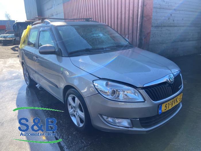 Skoda Fabia Sloopvoertuig (2011, Beige)