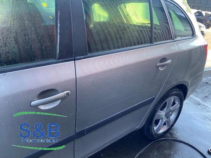 Skoda Fabia Sloopvoertuig (2011, Beige)