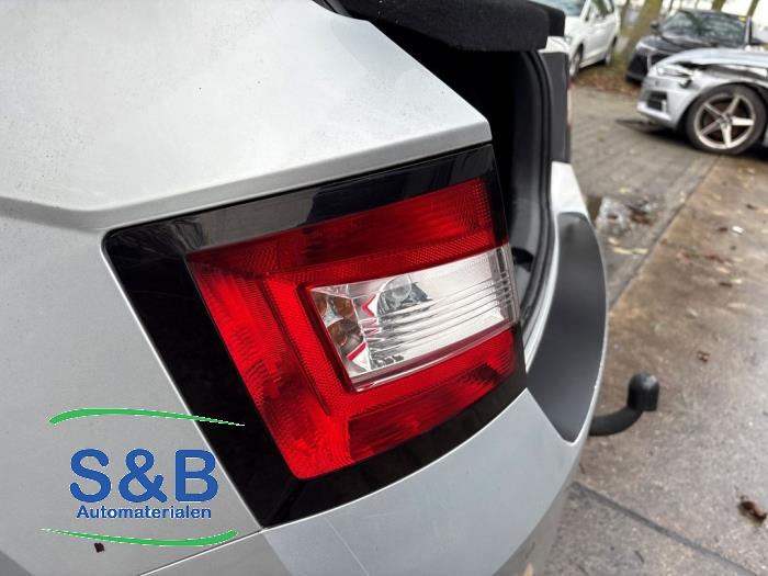 Skoda Fabia III 1.0 12V Skrotfordon (2017, GRIJS)