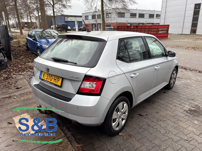 Skoda Fabia III 1.0 12V Skrotfordon (2017, GRIJS)