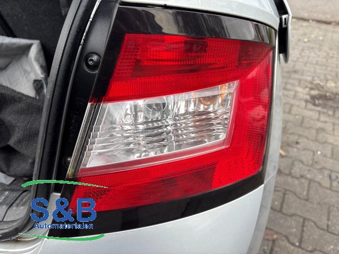 Skoda Fabia III 1.0 12V Skrotfordon (2017, GRIJS)