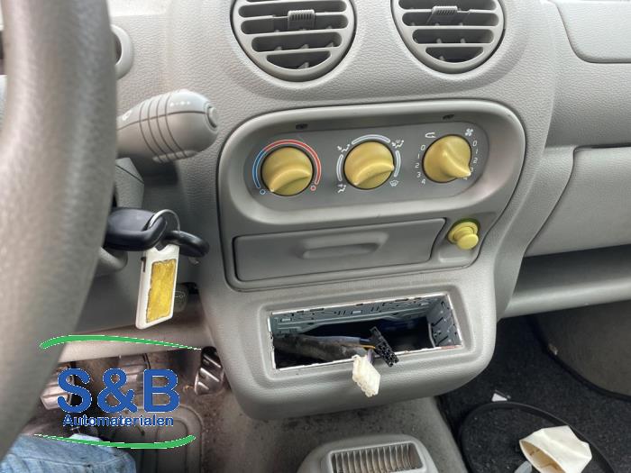 Renault Twingo 1.2 Skrotfordon (1999, ORANJE)