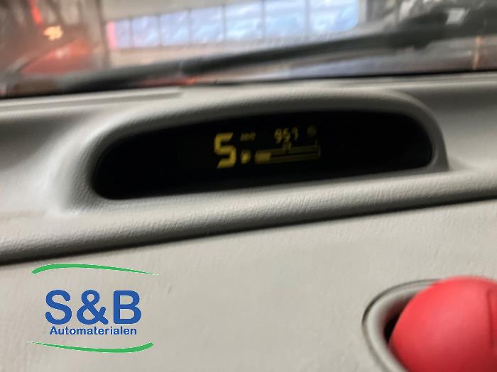 Renault Twingo 1.2 Skrotfordon (1999, ORANJE)