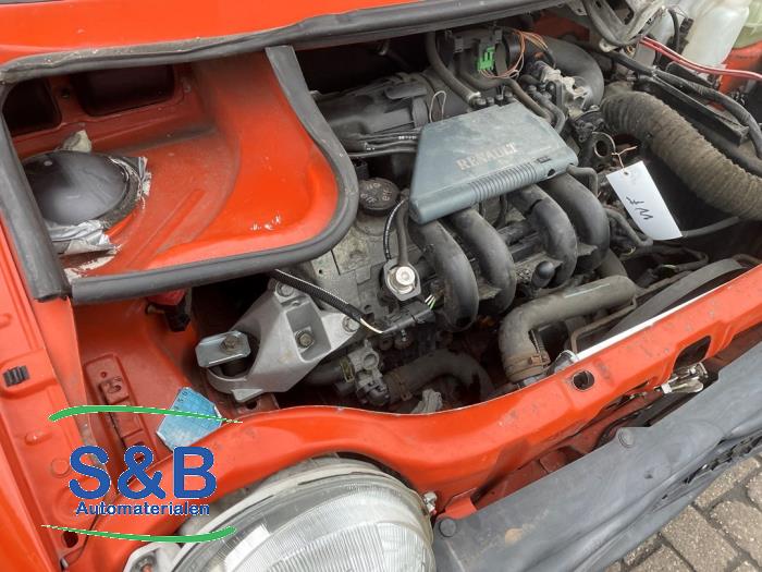 Renault Twingo 1.2 Skrotfordon (1999, ORANJE)