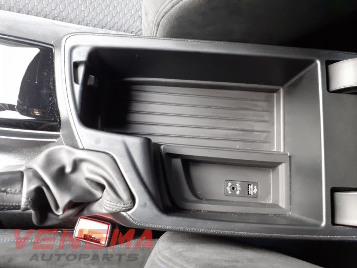 BMW 1 serie 120d TwinPower Turbo 2.0 16V Samochód złomowany (2017, Bialy)