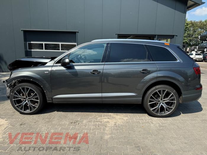 Audi Q7 3.0 TDI V6 24V Skrotfordon (2018, METALLIC GRIJS)