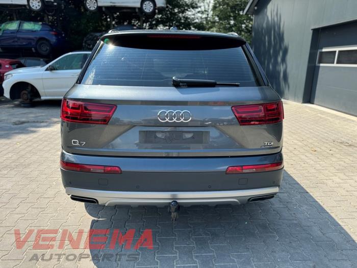Audi Q7 3.0 TDI V6 24V Skrotfordon (2018, METALLIC GRIJS)