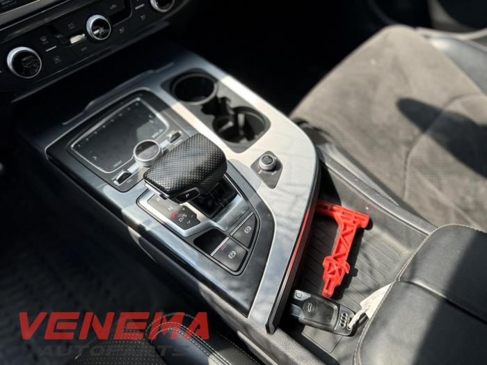 Audi Q7 3.0 TDI V6 24V Skrotfordon (2018, METALLIC GRIJS)