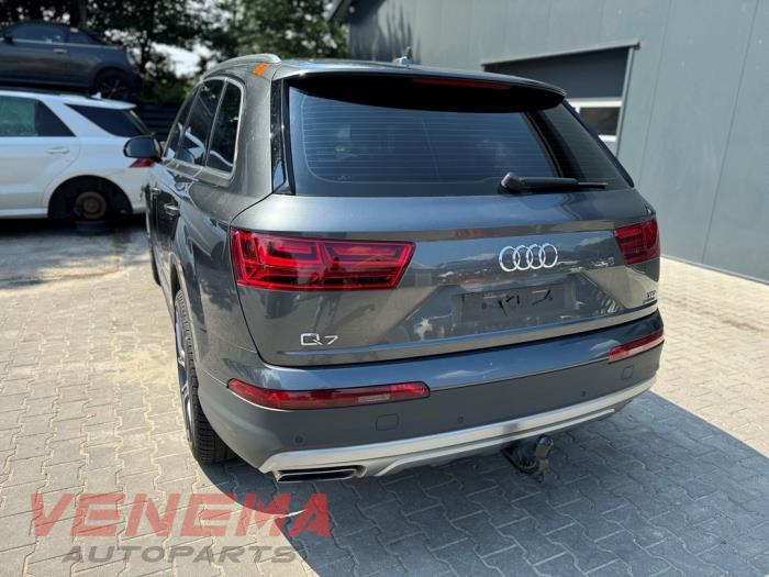 Audi Q7 3.0 TDI V6 24V Skrotfordon (2018, METALLIC GRIJS)