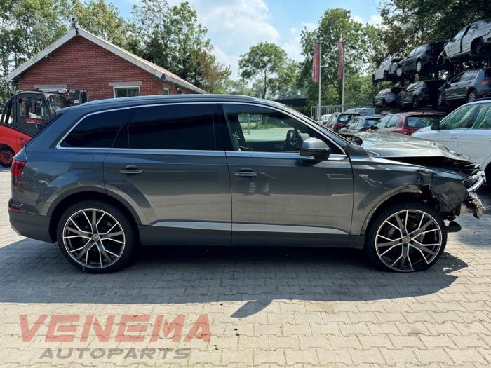 Audi Q7 3.0 TDI V6 24V Skrotfordon (2018, METALLIC GRIJS)