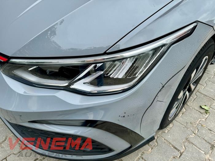 Volkswagen Golf VIII 1.0 eTSI 12V Skrotfordon (2022, GRIJS)