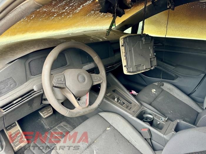 Volkswagen Golf VIII 1.0 eTSI 12V Skrotfordon (2022, GRIJS)