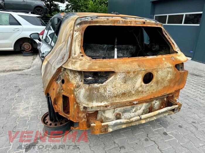 Volkswagen Golf VIII 1.0 eTSI 12V Skrotfordon (2022, GRIJS)