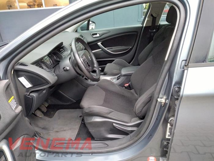 Citroen C5 III Tourer 1.6 16V THP 155 Skrotfordon (2011, METALLIC GRIJS)