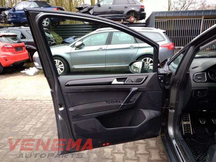 Volkswagen Golf Sportsvan 1.2 TSI 16V BlueMOTION Skrotfordon (2017, GRIJS)