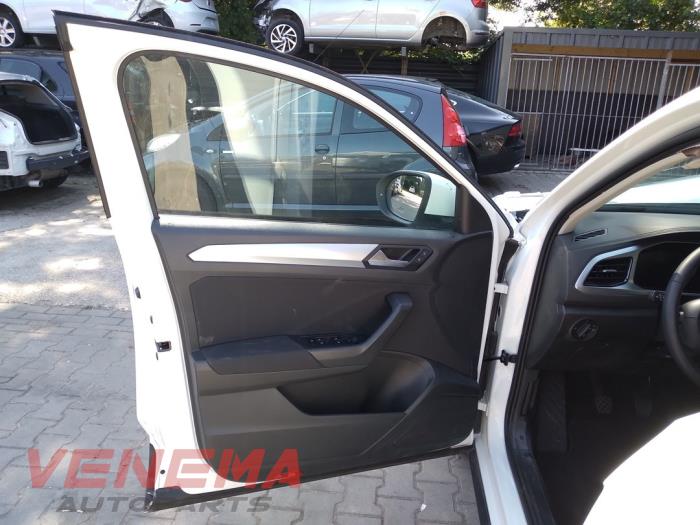 Volkswagen T-Roc I 1.0 TSI 12V Sloopvoertuig (2024, Wit)