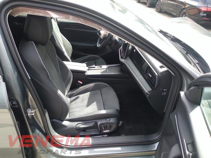 Volkswagen Passat Variant 2.0 TDI 16V Skrotfordon (2025, GRIJS)