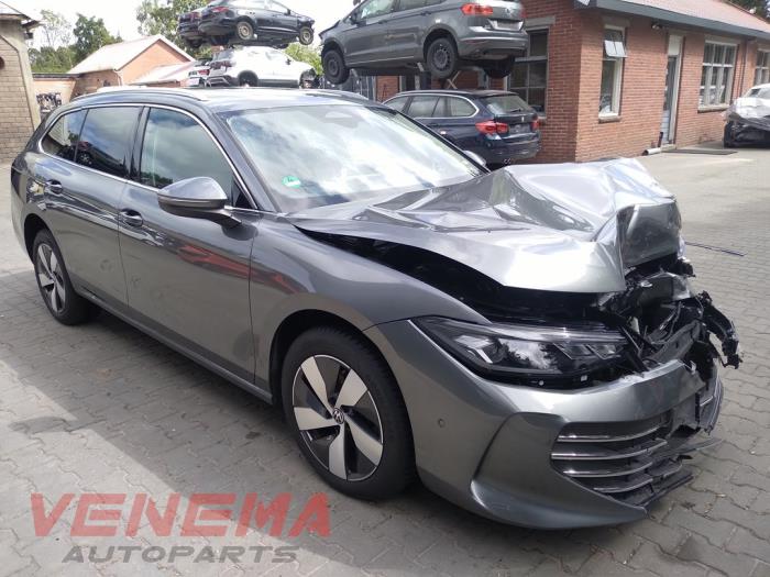 Volkswagen Passat Variant 2.0 TDI 16V Skrotfordon (2025, GRIJS)