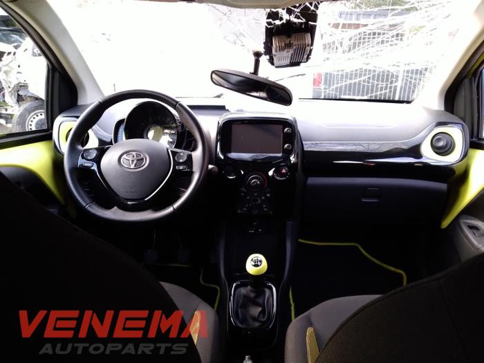 Toyota Aygo 1.0 12V VVT-i Sloopvoertuig (2017, Geel)