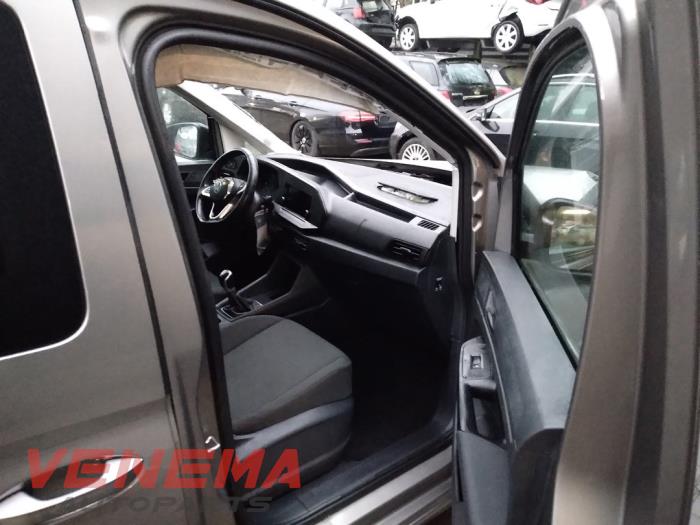 Volkswagen Caddy Combi V 2.0 TDI BlueMotionTechnology Sloopvoertuig (2021, Metallic, Beige)