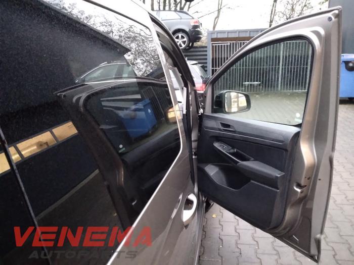 Volkswagen Caddy Combi V 2.0 TDI BlueMotionTechnology Sloopvoertuig (2021, Metallic, Beige)