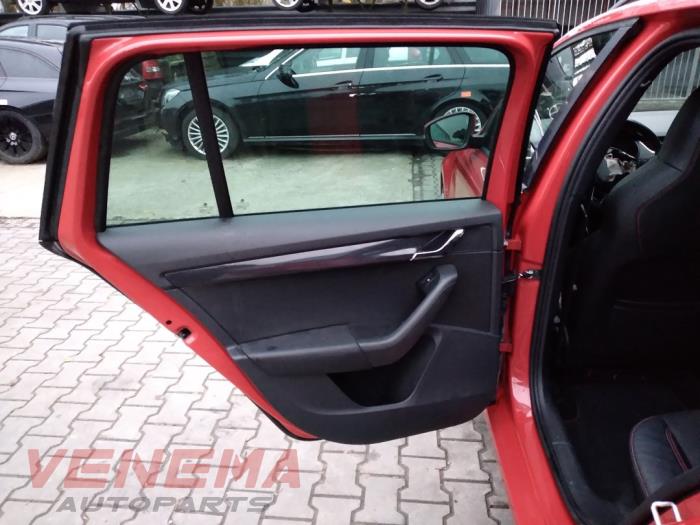 Skoda Octavia Combi 2.0 TDI RS 16V Skrotfordon (2017, ROOD)