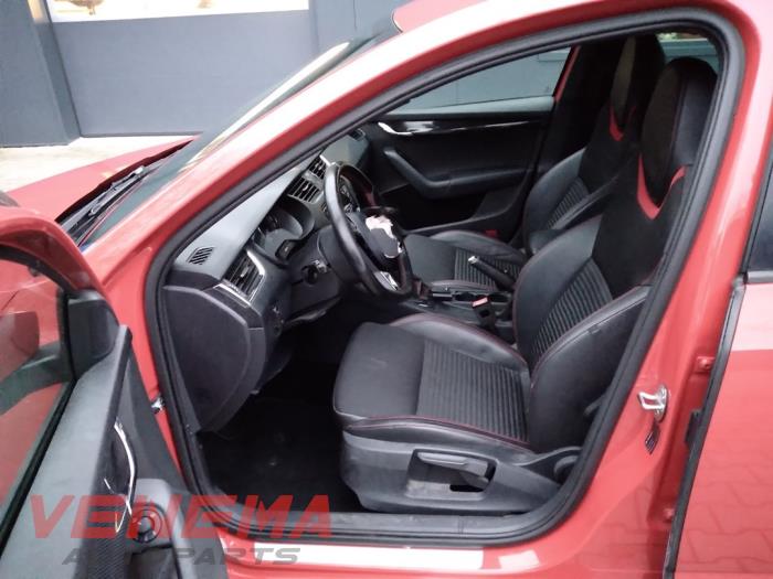 Skoda Octavia Combi 2.0 TDI RS 16V Skrotfordon (2017, ROOD)