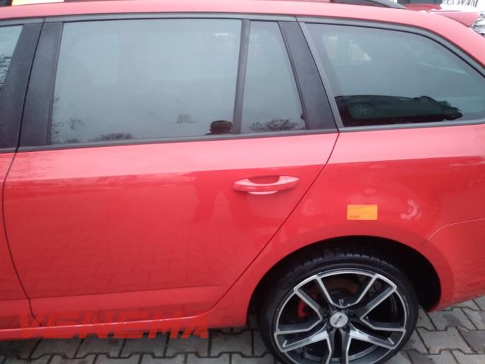 Skoda Octavia Combi 2.0 TDI RS 16V Skrotfordon (2017, ROOD)