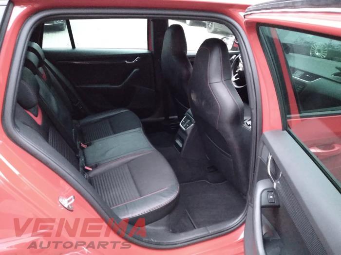 Skoda Octavia Combi 2.0 TDI RS 16V Skrotfordon (2017, ROOD)