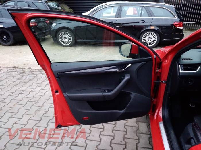 Skoda Octavia Combi 2.0 TDI RS 16V Skrotfordon (2017, ROOD)