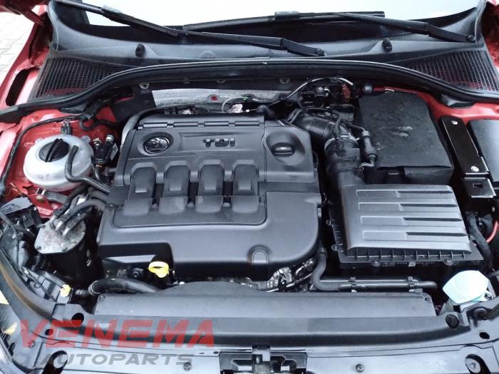 Skoda Octavia Combi 2.0 TDI RS 16V Skrotfordon (2017, ROOD)