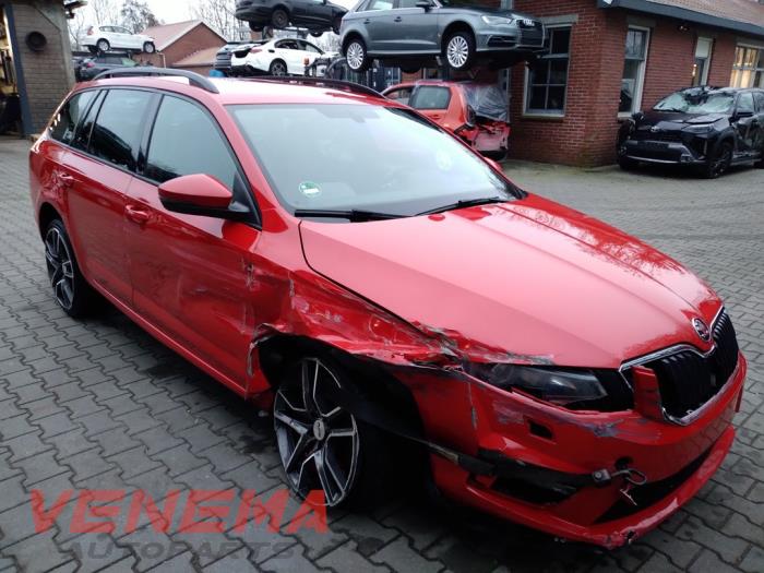 Skoda Octavia Combi 2.0 TDI RS 16V Skrotfordon (2017, ROOD)