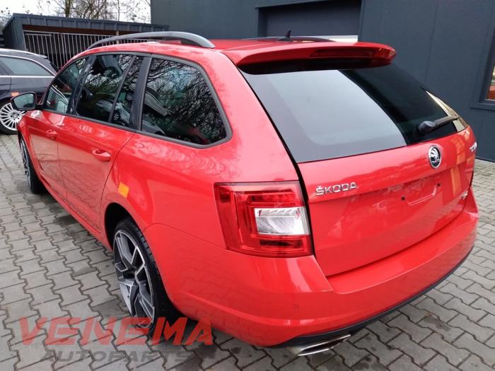Skoda Octavia Combi 2.0 TDI RS 16V Skrotfordon (2017, ROOD)