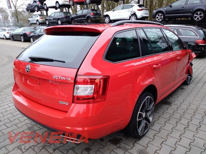 Skoda Octavia Combi 2.0 TDI RS 16V Skrotfordon (2017, ROOD)
