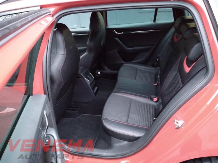 Skoda Octavia Combi 2.0 TDI RS 16V Skrotfordon (2017, ROOD)