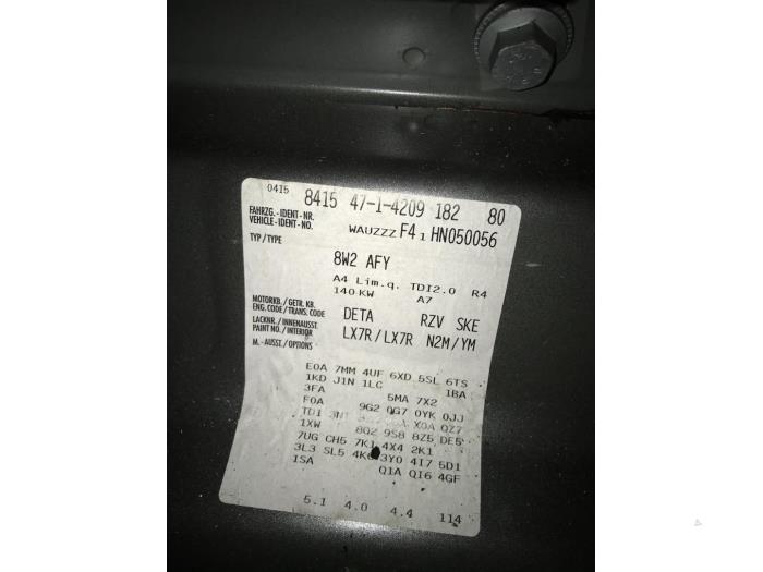 Audi A4 2.0 40 TDI 16V Skrotfordon (2017, GRIJS)