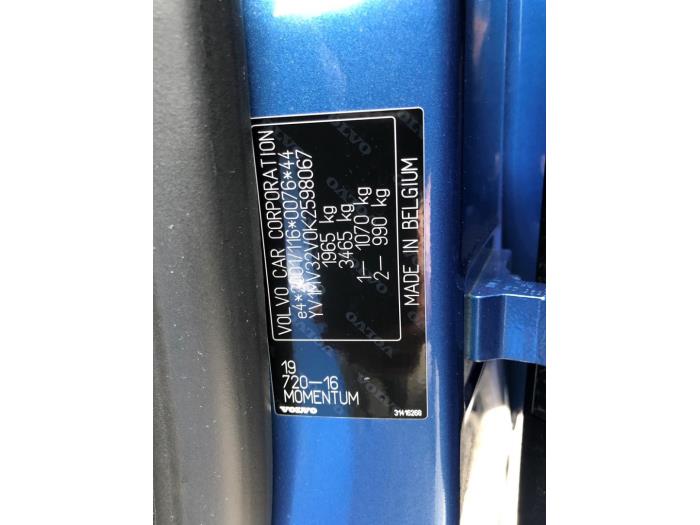 Volvo V40 Skrotfordon (2020, BLAUW)