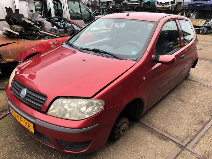 Fiat Punto II 1.4 16V Sloopvoertuig (2004, Rood)