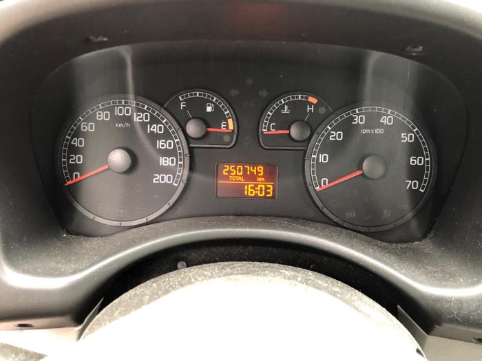 Fiat Punto II 1.4 16V Sloopvoertuig (2004, Rood)