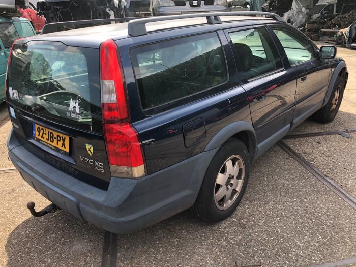 Volvo XC70 XC70 2.4 T 20V Skadat fordon (2002, BLAUW)