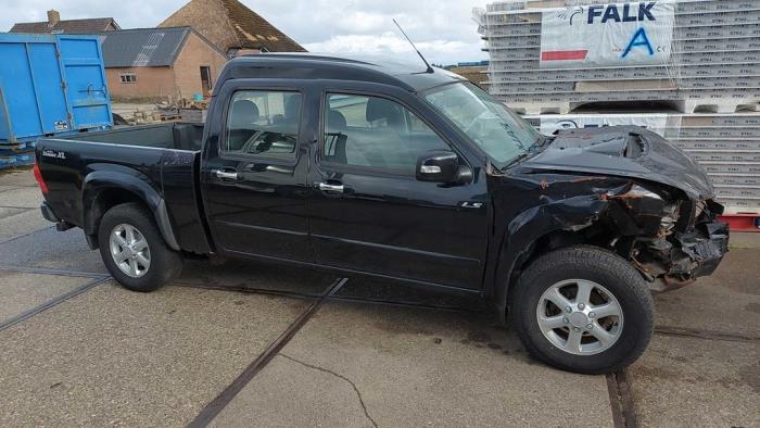 Isuzu D-Max 3.0 D 4x4 Skrotfordon (2008, ZWART)