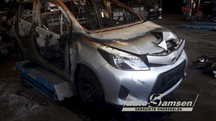 Toyota Yaris III 1.5 16V Hybrid Sloopvoertuig (2012, Grijs)